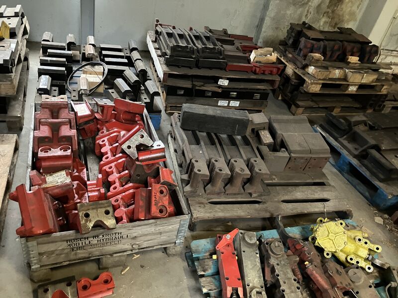Used leader guides  for Delmag diesel hammers ranging from D16-32 till D100