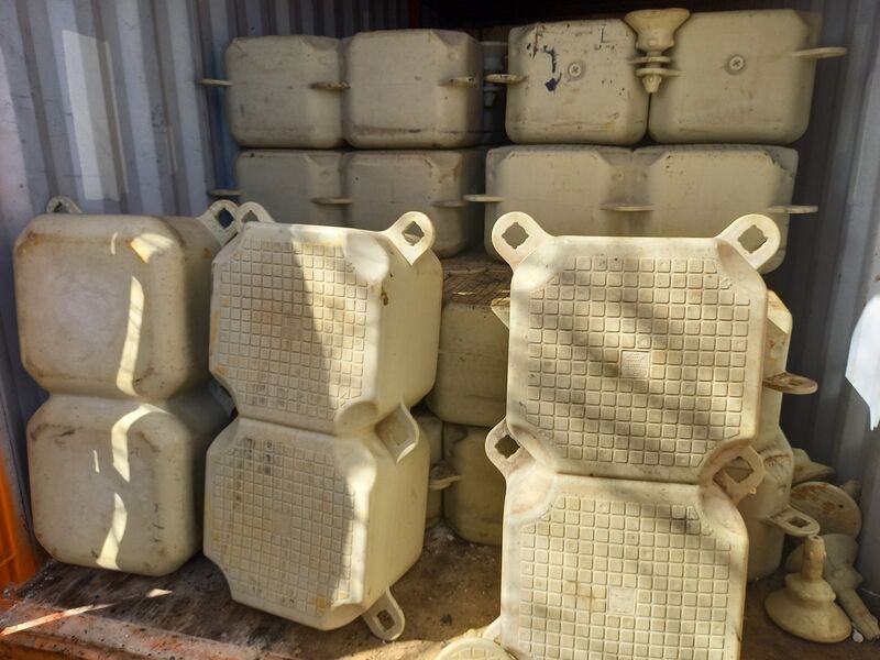 Used SunnyDock floating cubes