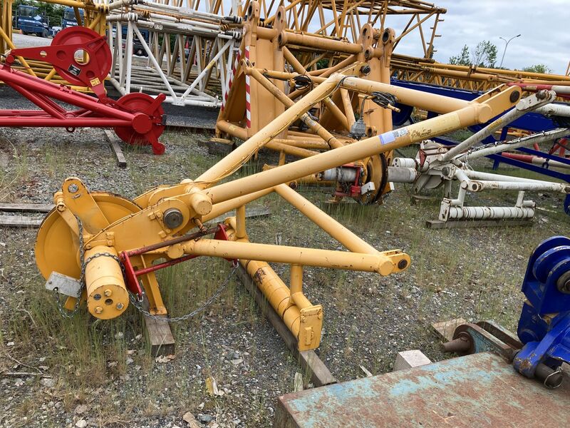 Used DEMAG CC2500 crawler crane