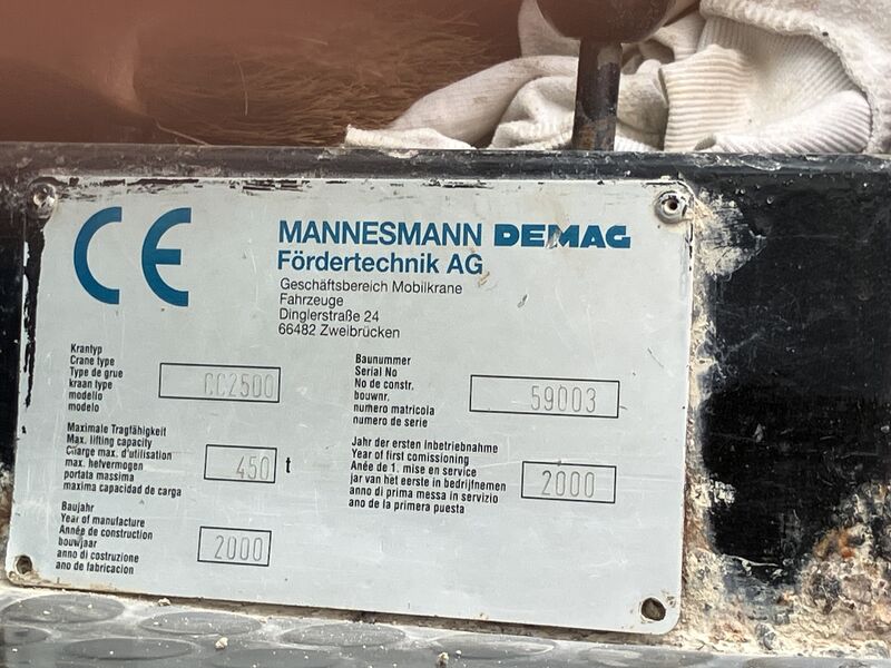 Used DEMAG CC2500 crawler crane