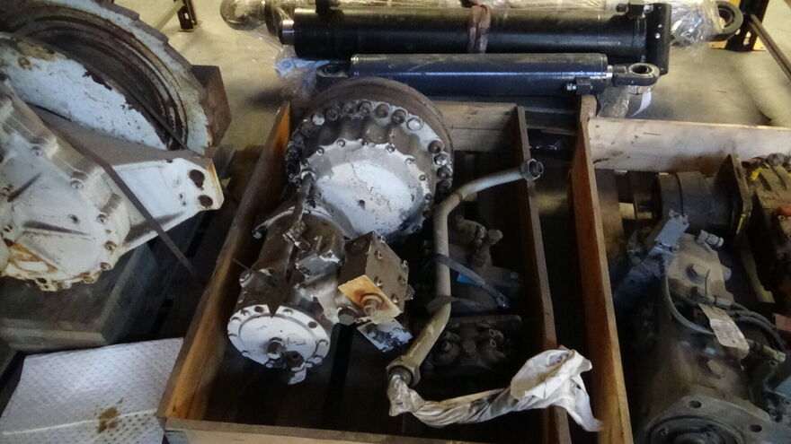 Used Kobelco 7065 various crane parts