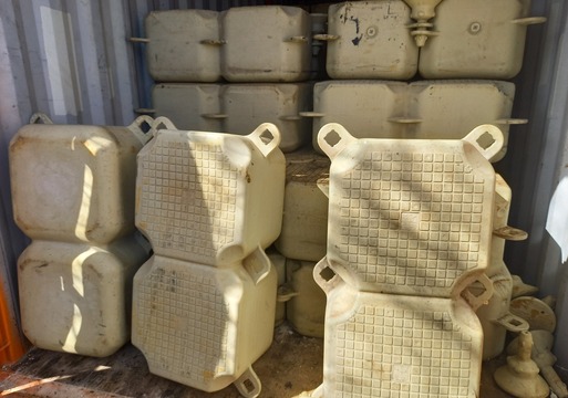 Used SunnyDock floating cubes