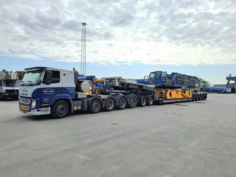 Used DEMAG CC2500 crawler crane