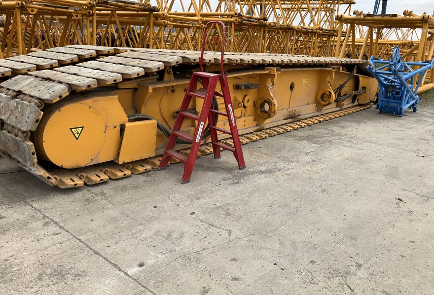 Used DEMAG CC2500 crawler crane