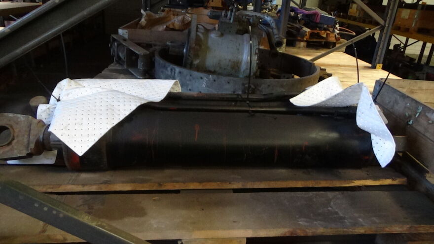 Used Kobelco 7065 various crane parts