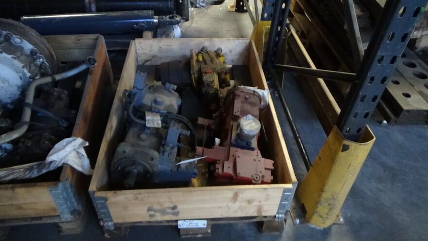 Used Kobelco 7065 various crane parts