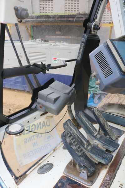 Used Liebherr HS885HD heavy duty crawler crane