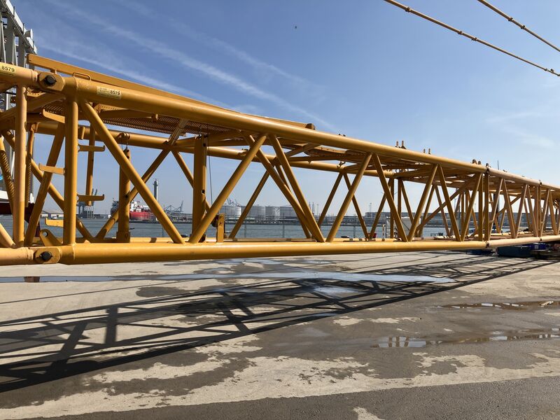 Used DEMAG CC2500 crawler crane